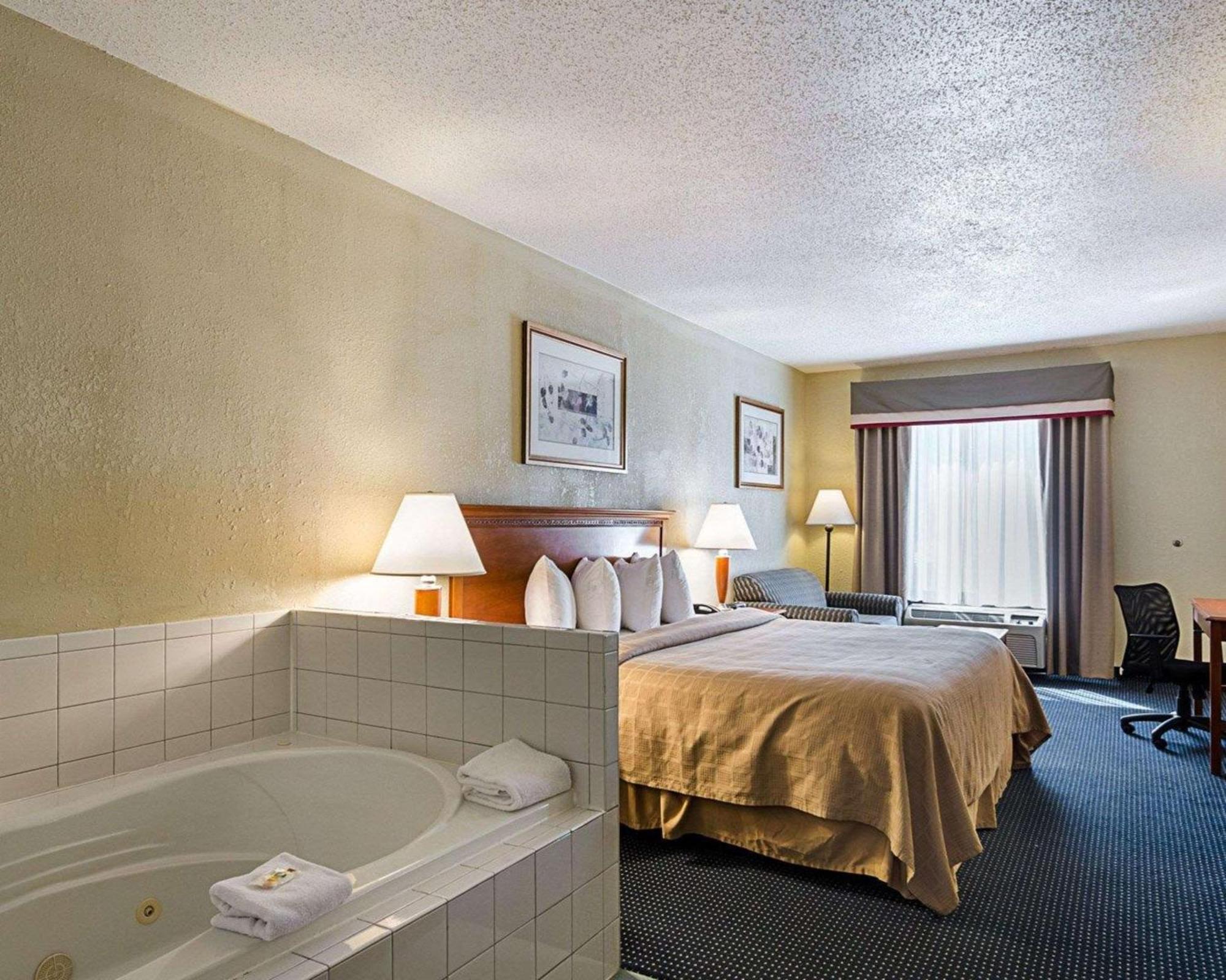 Quality Inn Troutville - Roanoke North Extérieur photo