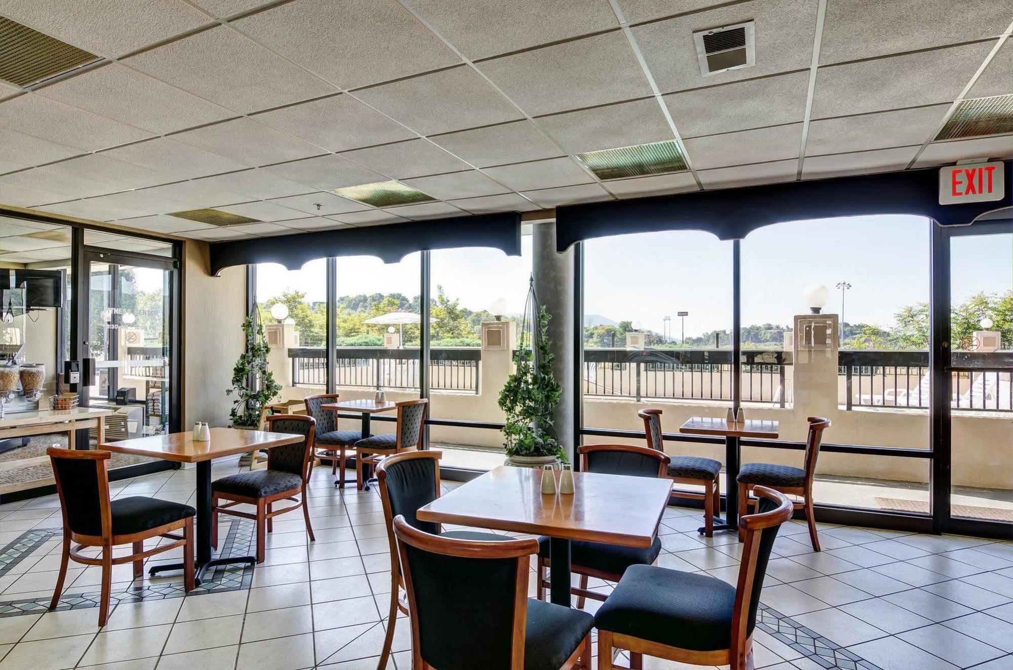 Quality Inn Troutville - Roanoke North Extérieur photo