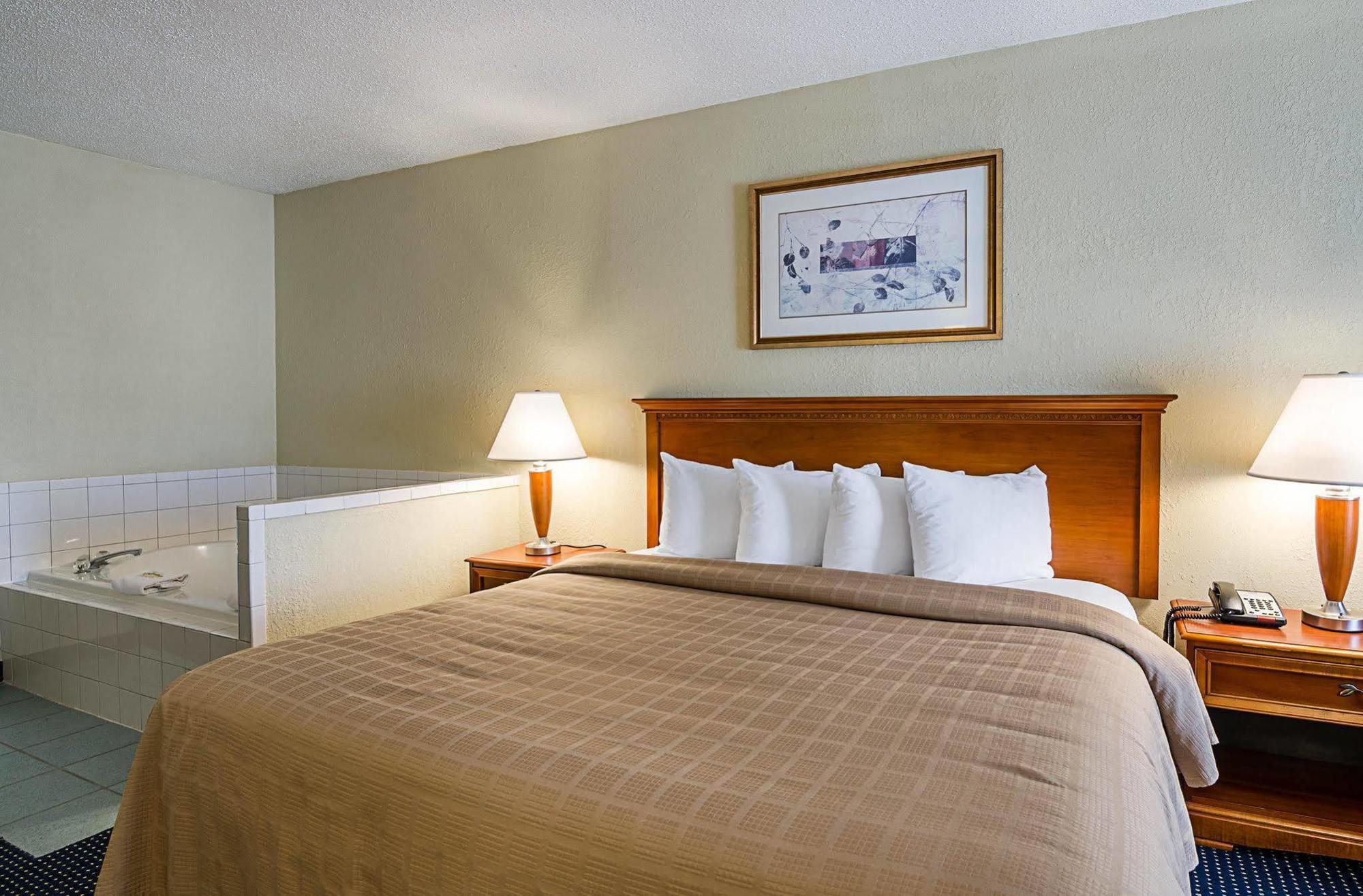 Quality Inn Troutville - Roanoke North Extérieur photo