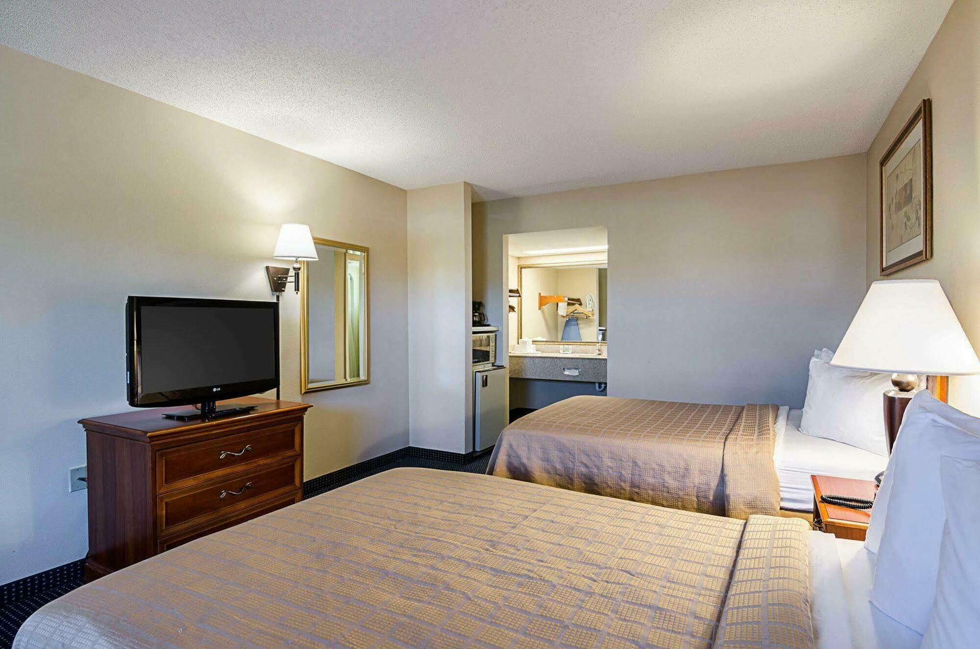 Quality Inn Troutville - Roanoke North Extérieur photo